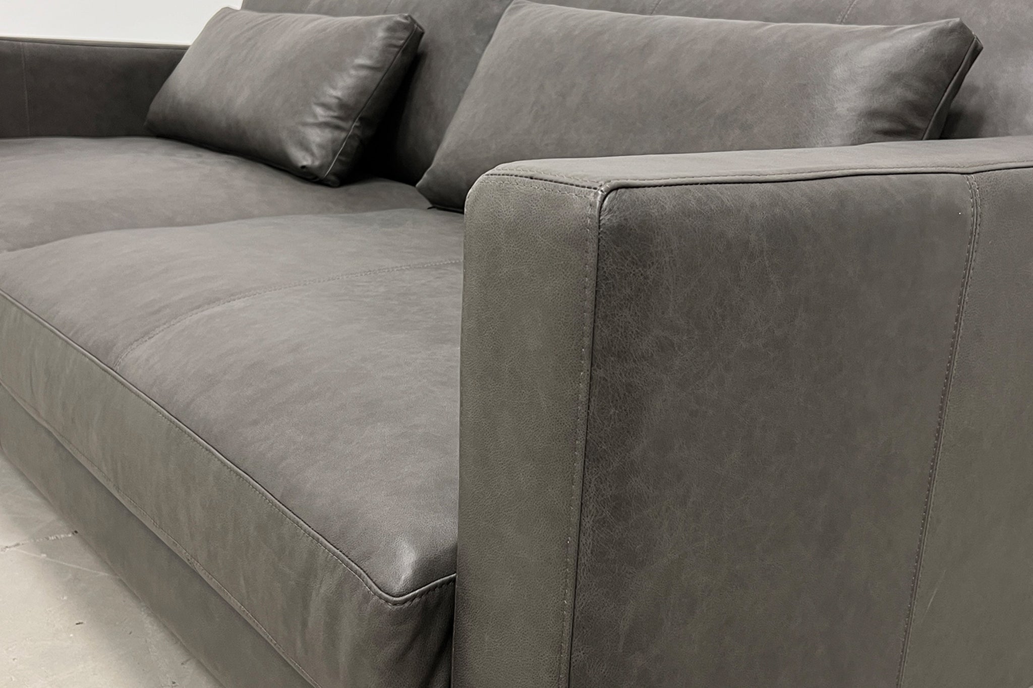 BERLIN CUSTOM LEATHER SOFAS AND SECTIONALS