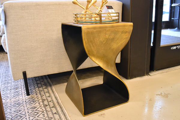OM1020 ACCENT TABLE